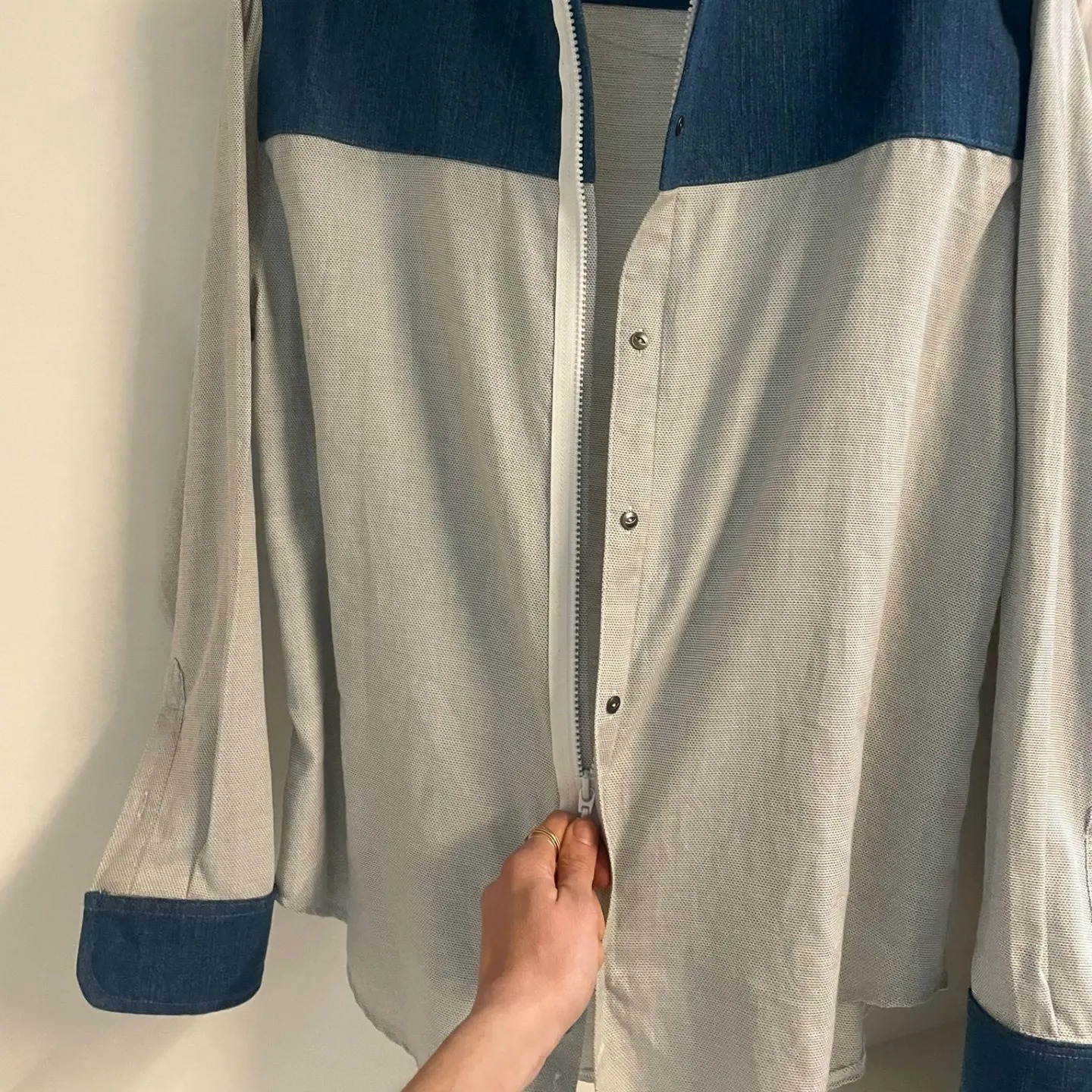 Exemple de chemise avec une fermeture à zip