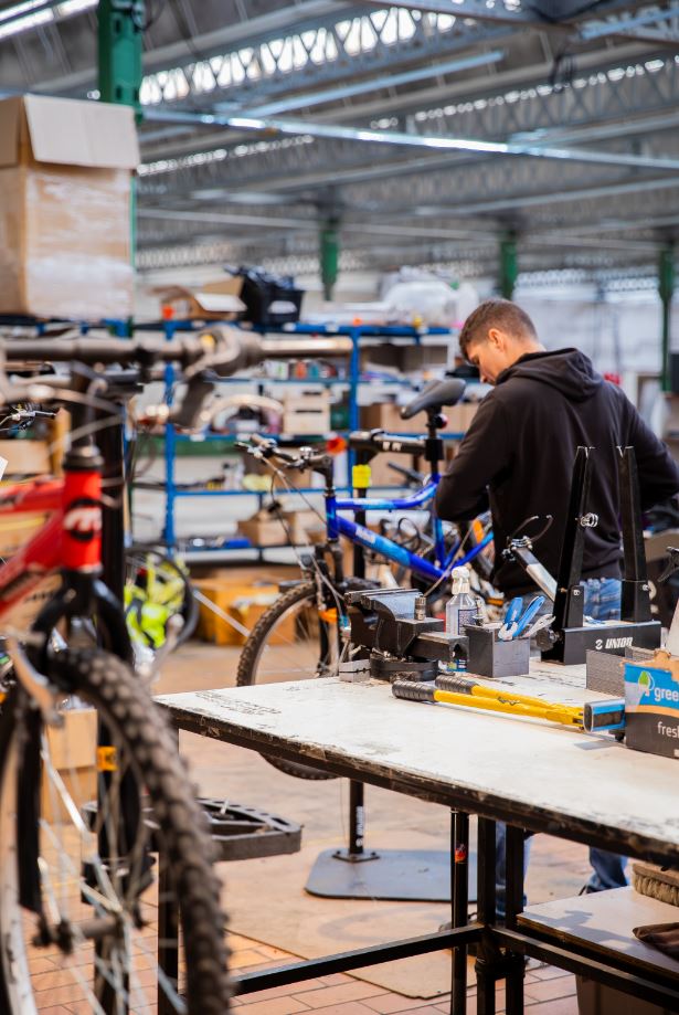 Vélo en cours de réparation