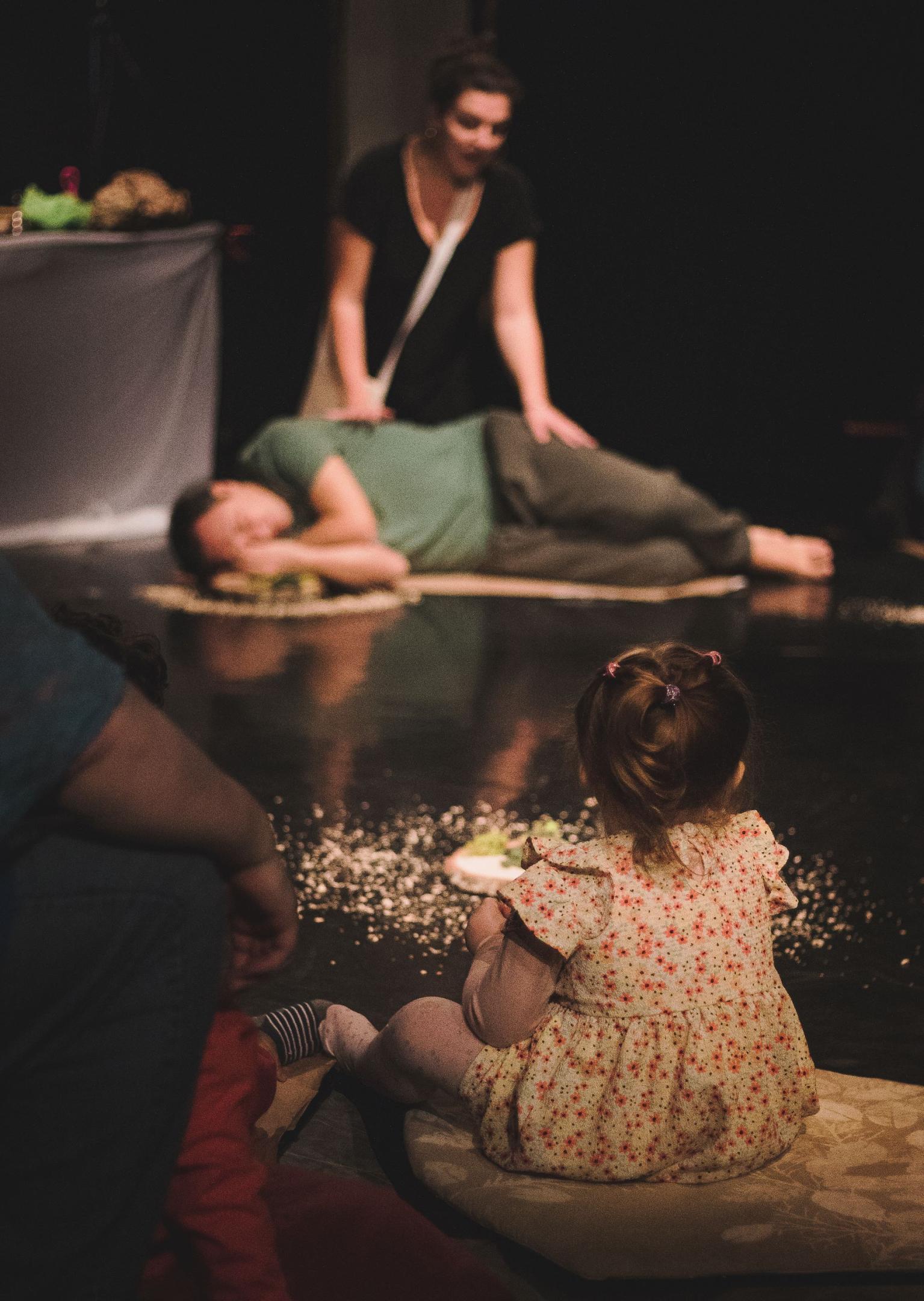 Scène de théâtre avec enfant