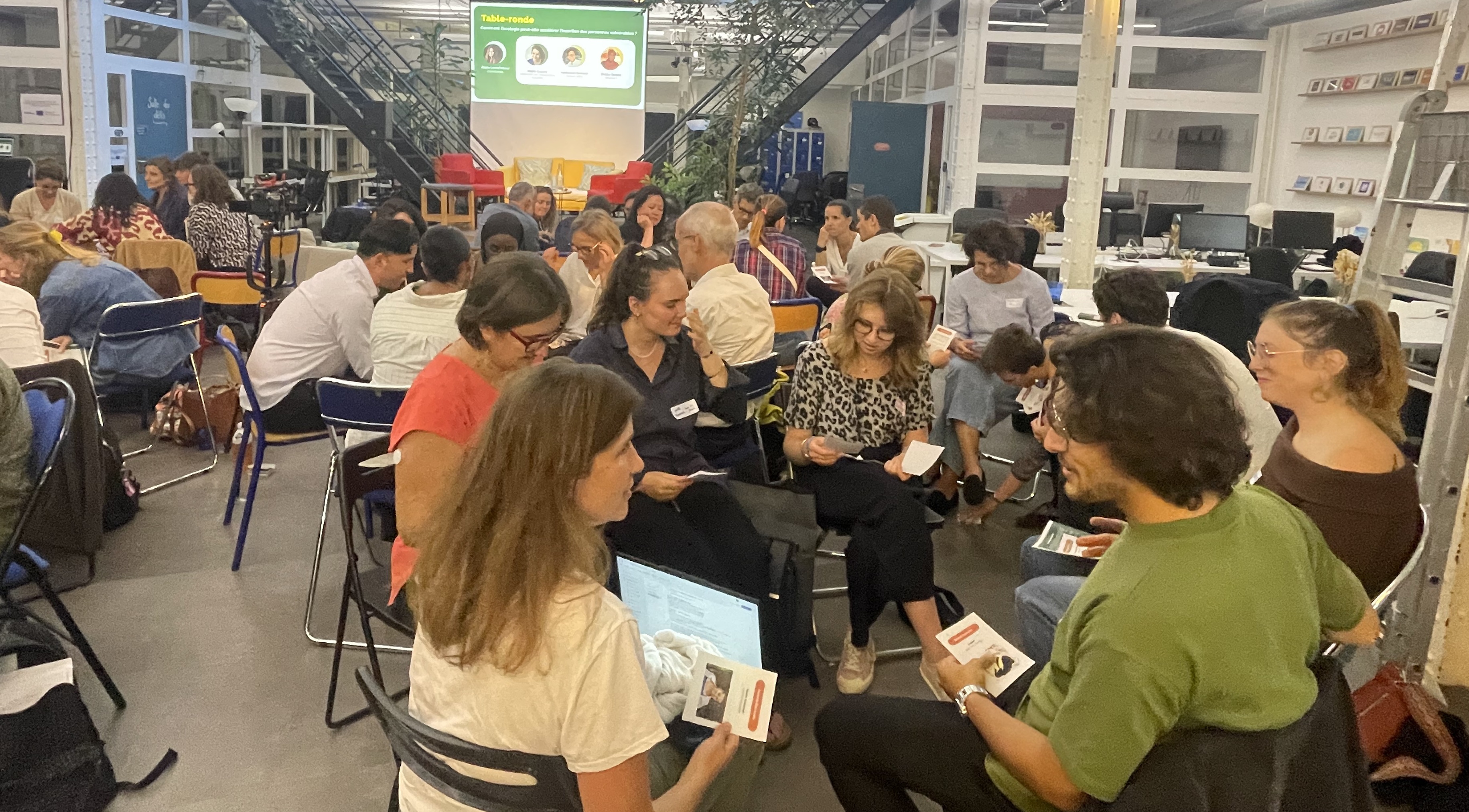 Rassemblement de participants de l'évènement de restitution collectif